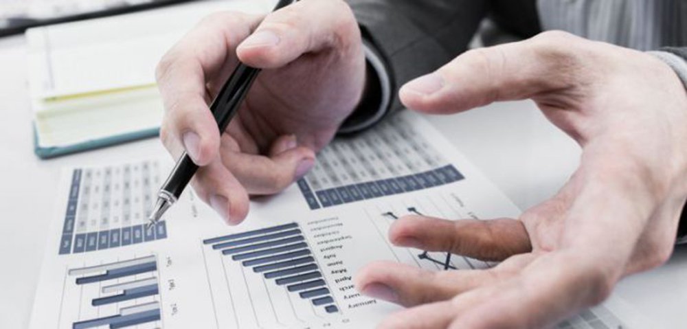 Um dos indicadores é o Custo de Aquisição de Clientes (CAC) de forma sumária "é o valor monetário (dinheiro) que você precisa gastar em vendas, canais, marketing e despesas relacionadas (valor médio final) para adquirir um novo cliente"; outro é o Valor da Vida Útil de Clientes (LTV), o valor monetário captado líquido (médio) para o seu negócio durante a vida estimada do relacionamento de sua empresa com o cliente; confira mais dicas de Rodrigo Quinalha (Foto: Leonardo Lucena) Um dos indicadores é o Custo de Aquisição de Clientes (CAC) de forma sumária "é o valor monetário (dinheiro) que você precisa gastar em vendas, canais, marketing e despesas relacionadas (valor médio final) para adquirir um novo cliente"; outro é o Valor da Vida Útil de Clientes (LTV), o valor monetário captado líquido (médio) para o seu negócio durante a vida estimada do relacionamento de sua empresa com o cliente; confira mais dicas de Rodrigo Quinalha