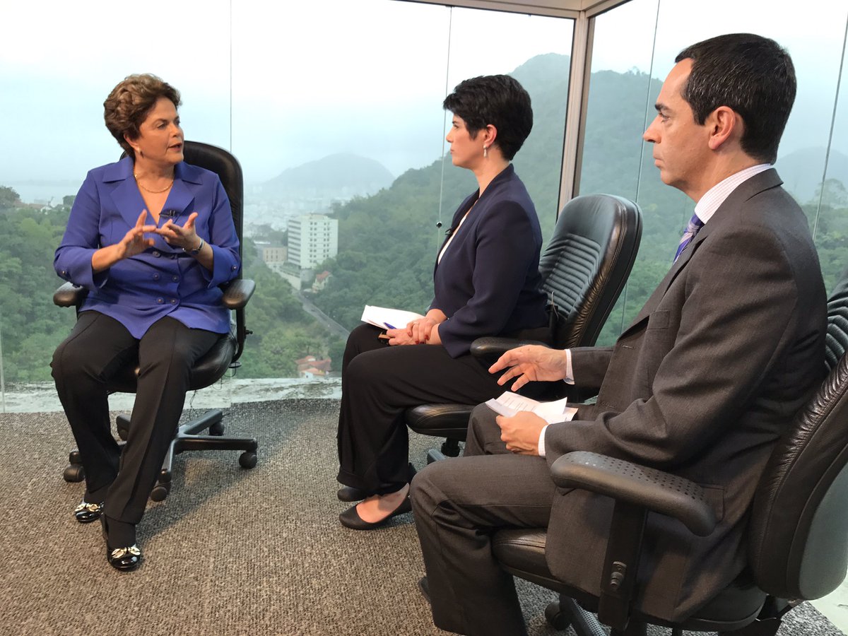 Presidente deposta lembra que a bandeira com a qual tiraram-na do poder foi a de que acabaria a corrupção; "Pelo contrário, colocaram no meu lugar um governo explicitamente corrupto", destacou, em entrevista ao programa da jornalista Mariana Godoy, um ano após o golpe; segundo ela, "este governo é dirigido desde a prisão em Curitiba, pelo Eduardo Cunha, ainda hoje o grande construtor das vitórias do governo Temer no Congresso"; Dilma acredita que "o combate à corrupção saiu do controle" e que é preciso punir os responsáveis pelos atos ilícios, mas não "criminalizar uma instituição" (Foto: Gisele Federicce) Presidente deposta lembra que a bandeira com a qual tiraram-na do poder foi a de que acabaria a corrupção; "Pelo contrário, colocaram no meu lugar um governo explicitamente corrupto", destacou, em entrevista ao programa da jornalista Mariana Godoy, um ano após o golpe; segundo ela, "este governo é dirigido desde a prisão em Curitiba, pelo Eduardo Cunha, ainda hoje o grande construtor das vitórias do governo Temer no Congresso"; Dilma acredita que "o combate à corrupção saiu do controle" e que é preciso punir os responsáveis pelos atos ilícios, mas não "criminalizar uma instituição"