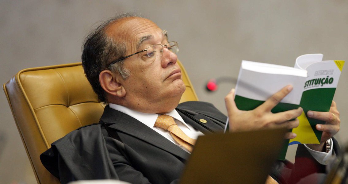 Onde se encontra nesse momento crucial de "queda das máscaras" o sempre falante, loquaz, prepotente e dado a ser porta-voz do que há de mais arcaico e atrasado no país, o ministro do Supremo Tribunal Federal o excelentíssimo Dr. Gilmar Mendes? Por que não temos sua opinião, por breve que seja sobre tão delituosos fatos e personagens? (Foto: Daniel Quoist) www.brasil247.com - Onde se encontra nesse momento crucial de "queda das máscaras" o sempre falante, loquaz, prepotente e dado a ser porta-voz do que há de mais arcaico e atrasado no país, o ministro do Supremo Tribunal Federal o excelentíssimo Dr. Gilmar Mendes? Por que não temos sua opinião, por breve que seja sobre tão delituosos fatos e personagens?