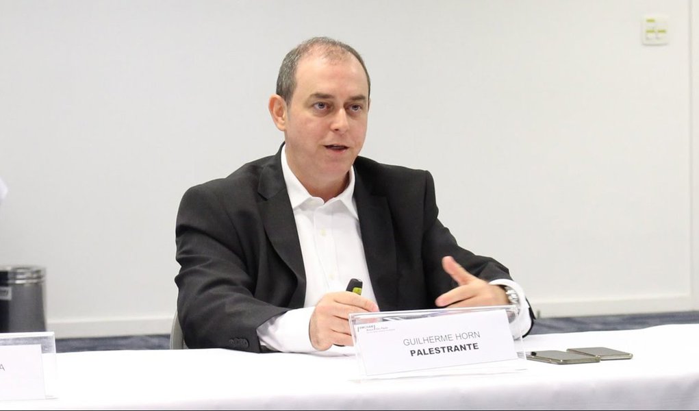 Diretor de Inovação da Accenture, Guilherme Horn afirmou que existem "três requisitos importantes para uma grande empresa ser inovadora; "O primeiro é a governança. Ela precisa ter uma governança voltada para inovação. Por exemplo, precisa definir se a inovação vai ser centralizada, descentralizada ou híbrida"; confira (Foto: Leonardo Lucena) Diretor de Inovação da Accenture, Guilherme Horn afirmou que existem "três requisitos importantes para uma grande empresa ser inovadora; "O primeiro é a governança. Ela precisa ter uma governança voltada para inovação. Por exemplo, precisa definir se a inovação vai ser centralizada, descentralizada ou híbrida"; confira