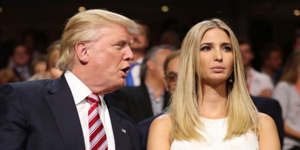 Nos bastidores da Casa Branca, Ivanka Trump, filha do presidente dos Estados Unidos, Donald Trump, foi uma firme defensora do tom mais comedido e menos combativo que seu pai adotou no discurso que fez ao Congresso na noite de terça-feira, de acordo com autoridades do governo norte-americano; pronunciamento mais importante do primeiro mês de Trump na Presidência foi produto de um esforço de 10 dias com seus principais assessores; embora não tenha revelado nenhuma mudança significativa em suas políticas, o tom de sua fala foi bem diferente do sombrio discurso de posse sobre a "carnificina americana" no dia 20 de janeiro (Foto: José Barbacena) Nos bastidores da Casa Branca, Ivanka Trump, filha do presidente dos Estados Unidos, Donald Trump, foi uma firme defensora do tom mais comedido e menos combativo que seu pai adotou no discurso que fez ao Congresso na noite de terça-feira, de acordo com autoridades do governo norte-americano; pronunciamento mais importante do primeiro mês de Trump na Presidência foi produto de um esforço de 10 dias com seus principais assessores; embora não tenha revelado nenhuma mudança significativa em suas políticas, o tom de sua fala foi bem diferente do sombrio discurso de posse sobre a "carnificina americana" no dia 20 de janeiro