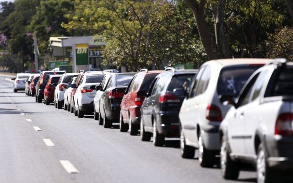 Aumento de impostos sobre os combustíveis e expectativas pela revisão da meta fiscal pelo governo fizeram com que os economistas do mercado alterassem suas projeções para a inflação ao final deste ano; conforme mostra a mais recente edição do relatório Focus, divulgada na manhã desta segunda-feira, a mediana dos economistas consultados pelo Banco Central para o IPCA saltou de 3,45% para 3,50% em 2017 (Foto: Aquiles Lins) Aumento de impostos sobre os combustíveis e expectativas pela revisão da meta fiscal pelo governo fizeram com que os economistas do mercado alterassem suas projeções para a inflação ao final deste ano; conforme mostra a mais recente edição do relatório Focus, divulgada na manhã desta segunda-feira, a mediana dos economistas consultados pelo Banco Central para o IPCA saltou de 3,45% para 3,50% em 2017