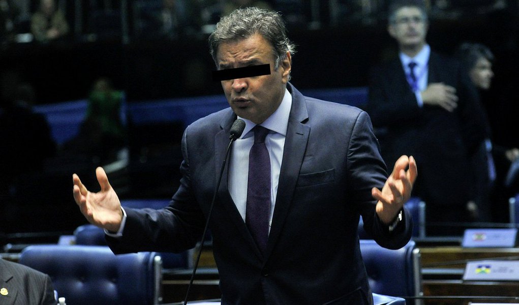 A revelação de que o maior empreiteiro do País, Marcelo Odebrecht, acertou um repasse de R$ 50 milhões, parcialmente pago em Cingapura, com o presidente nacional do PSDB, senador Aécio Neves (PSDB-MG), como contrapartida por investimentos da Cemig e de Furnas numa usina do rio Madeira, noticiada na Folha de S.Paulo deste domingo, ainda que de forma discreta, não mereceu uma linha sequer do Globo, do Estado de S. Paulo ou do Valor Econômico; das duas, uma: ou os editores dos jornalões não leem a Folha, ou os barões da mídia fecharam um acordo para, mais uma vez, blindar o político tucano, que é alvo do maior número de pedidos de inquéritos da "lista de Janot"; em suas redes sociais, Aécio também não se manifestou (Foto: Leonardo Attuch) A revelação de que o maior empreiteiro do País, Marcelo Odebrecht, acertou um repasse de R$ 50 milhões, parcialmente pago em Cingapura, com o presidente nacional do PSDB, senador Aécio Neves (PSDB-MG), como contrapartida por investimentos da Cemig e de Furnas numa usina do rio Madeira, noticiada na Folha de S.Paulo deste domingo, ainda que de forma discreta, não mereceu uma linha sequer do Globo, do Estado de S. Paulo ou do Valor Econômico; das duas, uma: ou os editores dos jornalões não leem a Folha, ou os barões da mídia fecharam um acordo para, mais uma vez, blindar o político tucano, que é alvo do maior número de pedidos de inquéritos da "lista de Janot"; em suas redes sociais, Aécio também não se manifestou