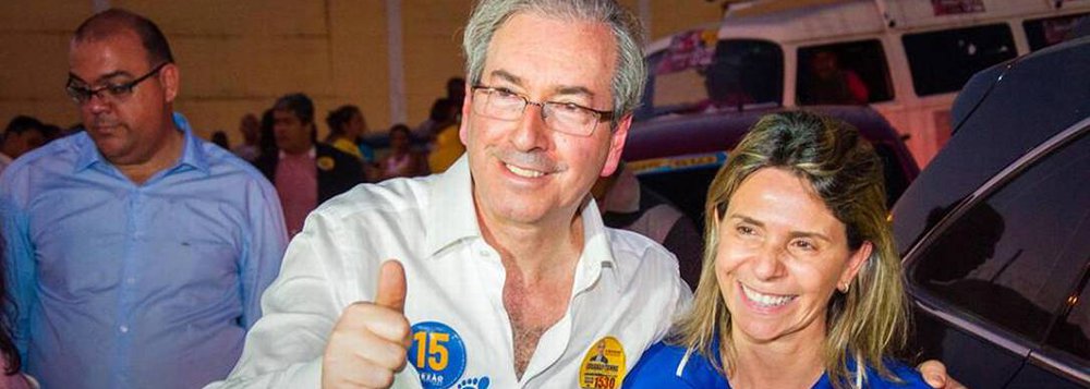 Governador do Rio, Luiz Fernando Pezão (PMDB) criou a Secretaria de Apoio à Mulher e ao Idoso no Rio, e nomeou na chefia Solange Almeida, aliada do ex-presidente da Câmara Eduardo Cunha (PMDB), que está preso; segundo o MPF, Solange fez requerimentos na Câmara pedindo investigações sobre o operador Júlio Camargo e a empresa Samsung; MPF disse que o texto assinado por ela tinha autoria "material e intelectual" de Cunha e foi feito com o objetivo de fazer pressão por novos pagamentos de propina, após a empresa parar de pagar comissões a Camargo ao fim do contrato para o fornecimento de navios-sonda
(Foto: Leonardo Lucena)
Governador do Rio, Luiz Fernando Pezão (PMDB) criou a Secretaria de Apoio à Mulher e ao Idoso no Rio, e nomeou na chefia Solange Almeida, aliada do ex-presidente da Câmara Eduardo Cunha (PMDB), que está preso; segundo o MPF, Solange fez requerimentos na Câmara pedindo investigações sobre o operador Júlio Camargo e a empresa Samsung; MPF disse que o texto assinado por ela tinha autoria "material e intelectual" de Cunha e foi feito com o objetivo de fazer pressão por novos pagamentos de propina, após a empresa parar de pagar comissões a Camargo ao fim do contrato para o fornecimento de navios-sonda