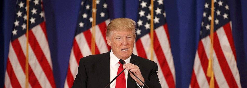 Republican U.S. presidential candidate Donald Trump speaks about the results of the Michigan, Mississippi and other primary elections during a news conference held at his Trump National Golf Club in Jupiter, Florida, March 8, 2016. REUTERS/Joe Skipper (Foto: Leonardo Attuch) Republican U.S. presidential candidate Donald Trump speaks about the results of the Michigan, Mississippi and other primary elections during a news conference held at his Trump National Golf Club in Jupiter, Florida, March 8, 2016. REUTERS/Joe Skipper