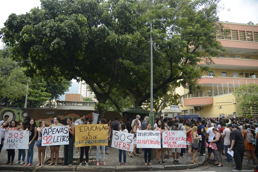 De acordo com a direção do hospital, os 200 leitos para internação da unidade serão reduzidos a 100; apesar das dificuldades financeiras da UERJ, ainda são realizados 100 mil procedimentos ambulatoriais e 500 cirurgias por mês - esses números devem ser reduzidos em 40% (Foto: Charles Nisz) De acordo com a direção do hospital, os 200 leitos para internação da unidade serão reduzidos a 100; apesar das dificuldades financeiras da UERJ, ainda são realizados 100 mil procedimentos ambulatoriais e 500 cirurgias por mês - esses números devem ser reduzidos em 40%