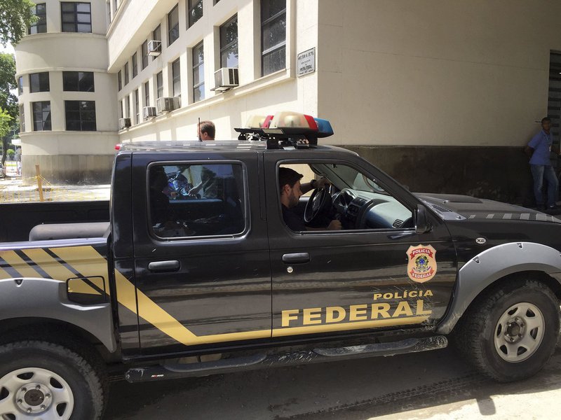 A Superintendência Regional da Polícia Federal em Alagoas desencadeou a "Operação Marueiros" com o cumprimento de mandados de busca e apreensão e condução coercitiva os municípios alagoanos de Campo Alegre e Teotônio Vilela; inquérito apura emissão de certificados falsos pela Escola Municipal de Ensino Médio Felizardo Lima, os quais teriam sido utilizados para obtenção de empregos temporários nas duas prefeituras (Foto: Voney Malta) A Superintendência Regional da Polícia Federal em Alagoas desencadeou a "Operação Marueiros" com o cumprimento de mandados de busca e apreensão e condução coercitiva os municípios alagoanos de Campo Alegre e Teotônio Vilela; inquérito apura emissão de certificados falsos pela Escola Municipal de Ensino Médio Felizardo Lima, os quais teriam sido utilizados para obtenção de empregos temporários nas duas prefeituras