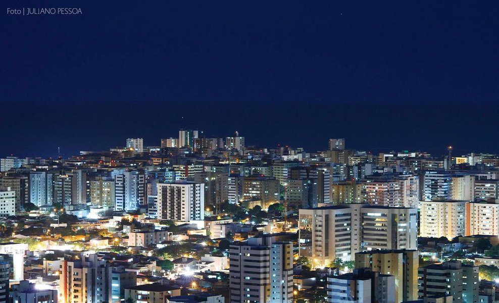 Depois da autorização de reajuste tarifário concedido pela Agência Nacional de Energia Elétrica (Aneel), os consumidores alagoanos vão pagar em média 21,6% mais caro na conta de energia elétrica a partir desta quinta-feira (28); para os consumidores conectados à alta tensão – caso das indústrias –, o aumento será de 23,36% (Foto: Voney Malta) Depois da autorização de reajuste tarifário concedido pela Agência Nacional de Energia Elétrica (Aneel), os consumidores alagoanos vão pagar em média 21,6% mais caro na conta de energia elétrica a partir desta quinta-feira (28); para os consumidores conectados à alta tensão – caso das indústrias –, o aumento será de 23,36%