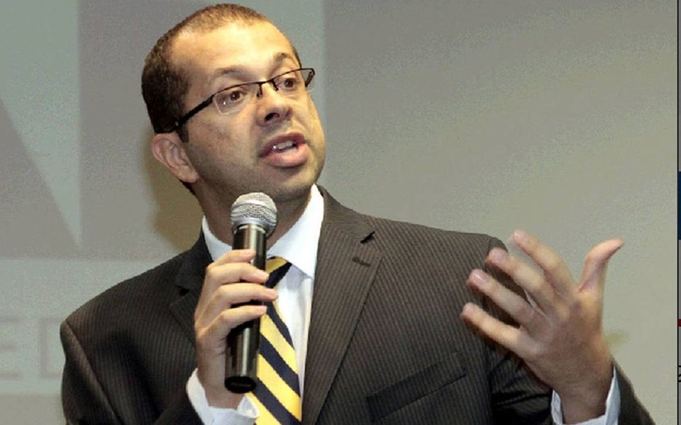 Após muita pressão, o PP, partido do chamado "centrão e que vem pressionando o governo para conseguir cargos na máquina pública dando em troca apoio político, conseguiu que Michel Temer indicasse Alexandre Cordeiro Macedo para a superintendência-geral do Cade; indicação teria sido uma imposição do presidente do PP, o senador Ciro Nogueira (PI) e do líder do governo na Câmara, deputado Aguinaldo Ribeiro (PB), senador foi denunciado em 2016 pela PGR pelos crimes de corrupção e lavagem de dinheiro, no âmbito da Operação Lava Jato (Foto: Paulo Emílio) Após muita pressão, o PP, partido do chamado "centrão e que vem pressionando o governo para conseguir cargos na máquina pública dando em troca apoio político, conseguiu que Michel Temer indicasse Alexandre Cordeiro Macedo para a superintendência-geral do Cade; indicação teria sido uma imposição do presidente do PP, o senador Ciro Nogueira (PI) e do líder do governo na Câmara, deputado Aguinaldo Ribeiro (PB), senador foi denunciado em 2016 pela PGR pelos crimes de corrupção e lavagem de dinheiro, no âmbito da Operação Lava Jato