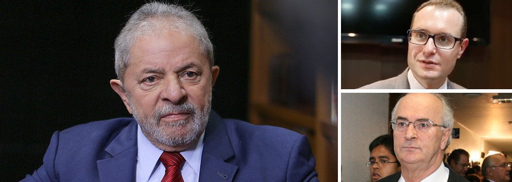 Os advogados do ex-presidente Cristiano Zanin Martins e Roberto Teixeira pediram por meio de habeas corpus a imediata (concessão de liminar) suspensão do processo criminal em que Lula é réu por corrupção e lavagem de dinheiro no caso tríplex do Guarujá, e pelo qual ele prestará depoimento em Curitiba ao juiz Sergio Moro na próxima quarta-feira 10; a defesa alega que não há tempo hábil para analisar o material do processo, que tem 5 mil documentos em estimadas 100 mil páginas, uma vez que a acusação só disponibilizou a mídia nos dias 28/04/2017 e 02/05/2017, mesmo que ela tenha sido solicitada pela defesa desde 10/10/2016 (Foto: Gisele Federicce) Os advogados do ex-presidente Cristiano Zanin Martins e Roberto Teixeira pediram por meio de habeas corpus a imediata (concessão de liminar) suspensão do processo criminal em que Lula é réu por corrupção e lavagem de dinheiro no caso tríplex do Guarujá, e pelo qual ele prestará depoimento em Curitiba ao juiz Sergio Moro na próxima quarta-feira 10; a defesa alega que não há tempo hábil para analisar o material do processo, que tem 5 mil documentos em estimadas 100 mil páginas, uma vez que a acusação só disponibilizou a mídia nos dias 28/04/2017 e 02/05/2017, mesmo que ela tenha sido solicitada pela defesa desde 10/10/2016