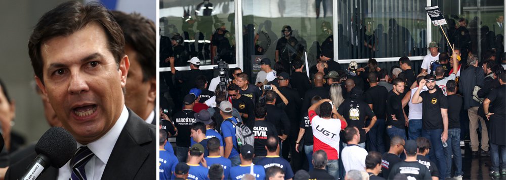 Após protesto de policiais civis na tarde de hoje (18) em frente ao Congresso Nacional, o relator da proposta de reforma da Previdência, deputado Arthur Maia (PPS-BA), disse que vai reduzir em cinco anos a idade mínima para a aposentadoria dos policiais; com isso a idade inicial passaria para 55 anos, em vez dos 60 anos proposto inicialmente pelo relator; "Os policias, com uma certa razão, fazem questão de fazer uma certa vinculação que é a PEC que vai tratar dos militares. Então eles acham que a idade definitiva deve ser algo próximo ao que será colocado na PEC dos militares", disse Maia (Foto: Aquiles Lins) Após protesto de policiais civis na tarde de hoje (18) em frente ao Congresso Nacional, o relator da proposta de reforma da Previdência, deputado Arthur Maia (PPS-BA), disse que vai reduzir em cinco anos a idade mínima para a aposentadoria dos policiais; com isso a idade inicial passaria para 55 anos, em vez dos 60 anos proposto inicialmente pelo relator; "Os policias, com uma certa razão, fazem questão de fazer uma certa vinculação que é a PEC que vai tratar dos militares. Então eles acham que a idade definitiva deve ser algo próximo ao que será colocado na PEC dos militares", disse Maia