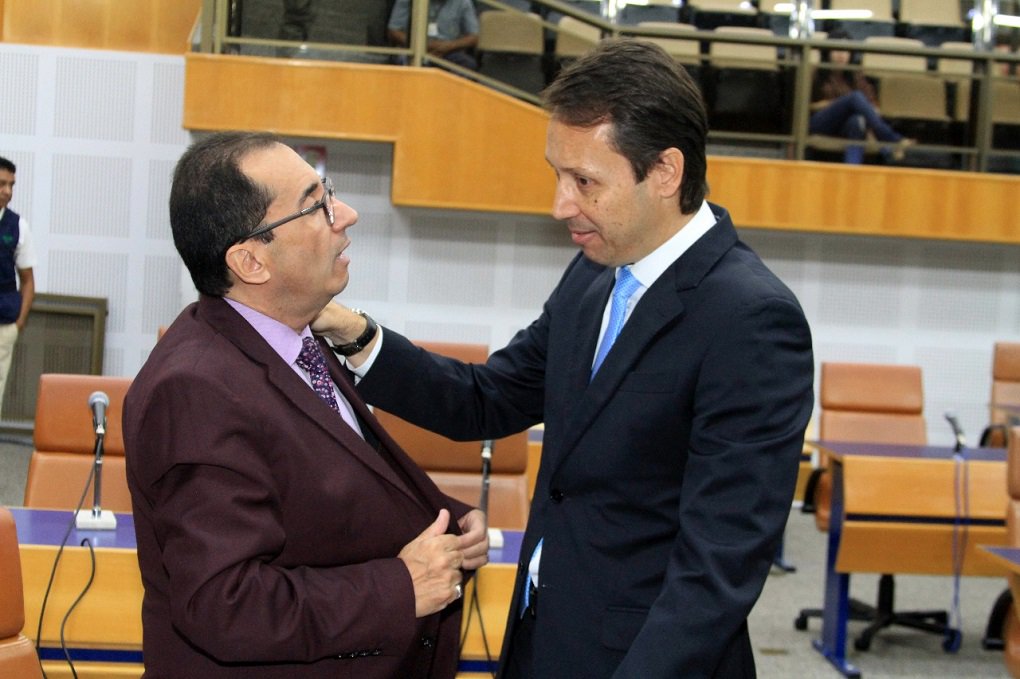 O peemedebista Andrey Azeredo está dando sinais de que sua gestão à frente da presidência da Câmara Municipal seguirá o mesmo caminho traçado pelos antecessores Anselmo Pereira (PSDB) e Clécio Alves (PMDB); esses dois últimos se notabilizaram por um comportamento totalmente submisso ao Executivo, mesmo diante de problemas graves que afligem Goiânia, como o caos na saúde e o transporte coletivo deficiente (Foto: José Barbacena) O peemedebista Andrey Azeredo está dando sinais de que sua gestão à frente da presidência da Câmara Municipal seguirá o mesmo caminho traçado pelos antecessores Anselmo Pereira (PSDB) e Clécio Alves (PMDB); esses dois últimos se notabilizaram por um comportamento totalmente submisso ao Executivo, mesmo diante de problemas graves que afligem Goiânia, como o caos na saúde e o transporte coletivo deficiente