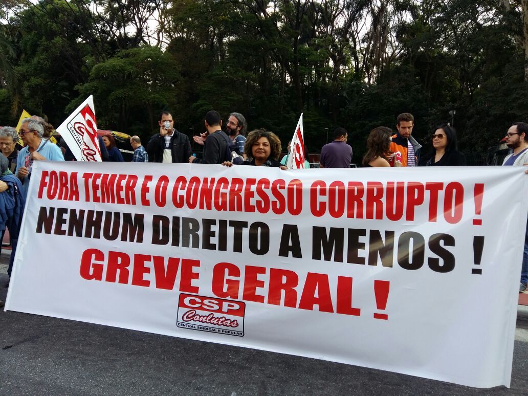Há tempos os trabalhadores aprenderam que, para mudar a sociedade e reduzir desigualdades, a luta é o instrumento mais importante. Sem ela não há conquistas. Para fechar uma convenção coletiva, um acordo na empresa, ela é essencial. Mas, para que a conquista da luta vire lei, existe todo um processo que envolve a sociedade (Foto: João Carlos Gonçalves) Há tempos os trabalhadores aprenderam que, para mudar a sociedade e reduzir desigualdades, a luta é o instrumento mais importante. Sem ela não há conquistas. Para fechar uma convenção coletiva, um acordo na empresa, ela é essencial. Mas, para que a conquista da luta vire lei, existe todo um processo que envolve a sociedade
