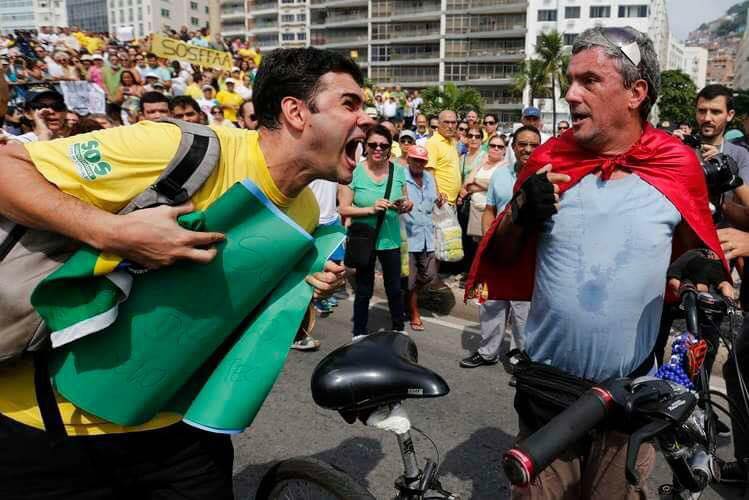 O governo de Minas Gerais lançou uma campanha que institucionaliza o discurso por mais diálogo e paz. Em tempos como esses, onde eclode o avanço de posições ultraconservadoras, abertamente preconceituosas, xenófobas e machistas, os democratas de verdade precisam dar o exemplo (Foto: Reginaldo Lopes) O governo de Minas Gerais lançou uma campanha que institucionaliza o discurso por mais diálogo e paz. Em tempos como esses, onde eclode o avanço de posições ultraconservadoras, abertamente preconceituosas, xenófobas e machistas, os democratas de verdade precisam dar o exemplo