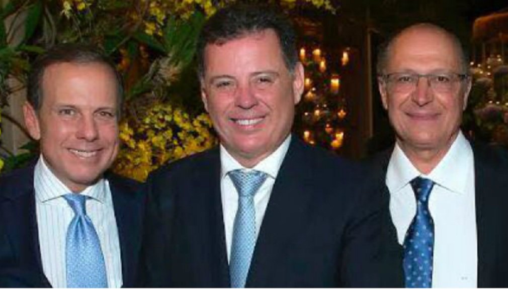 O governador Marconi Perillo é o hoje o nome mais cotado para assumir a presidência nacional do PSDB, a partir de abril do ano que vem; o goiano tem apoio incondicional do governador Geraldo Alckmin e do prefeito João Doria, destaca a Folha de S.Paulo na edição desta quarta-feira; Marconi tem afirmado que só pode sentar na cadeira da presidência do partido em abril de 2018, quando deixa o governo de Goiás (Foto: José Barbacena) O governador Marconi Perillo é o hoje o nome mais cotado para assumir a presidência nacional do PSDB, a partir de abril do ano que vem; o goiano tem apoio incondicional do governador Geraldo Alckmin e do prefeito João Doria, destaca a Folha de S.Paulo na edição desta quarta-feira; Marconi tem afirmado que só pode sentar na cadeira da presidência do partido em abril de 2018, quando deixa o governo de Goiás