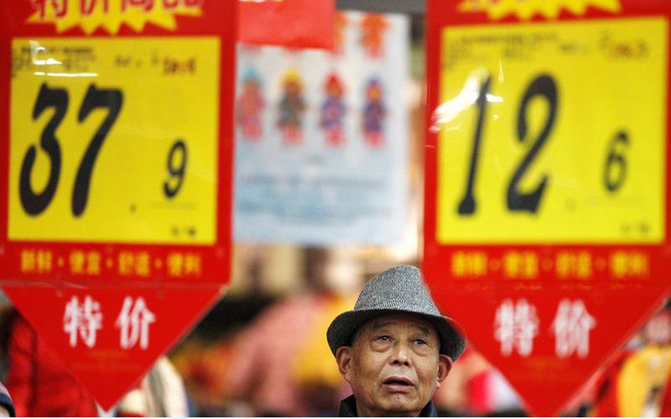 O forte crescimento econômico da China mostrou sinais visíveis de cansaço em julho à medida que os custos de empréstimos subiram e o mercado imobiliário esfriou, embora os níveis de atividade permanecessem sólidos no geral; produção industrial aumentou 6,4% em julho em relação ao ano anterior, o ritmo mais lento desde janeiro, segundo dados do governo divulgados nesta segunda-feira, 14 (Foto: Aquiles Lins) O forte crescimento econômico da China mostrou sinais visíveis de cansaço em julho à medida que os custos de empréstimos subiram e o mercado imobiliário esfriou, embora os níveis de atividade permanecessem sólidos no geral; produção industrial aumentou 6,4% em julho em relação ao ano anterior, o ritmo mais lento desde janeiro, segundo dados do governo divulgados nesta segunda-feira, 14