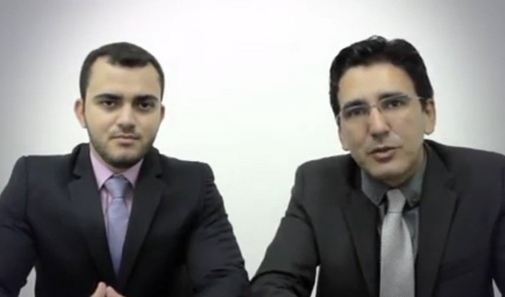 Vereadores de Palmas Junior Geo (Pros) e Leo Barbosa (SD) deflagraram nesta sexta-feira, 10, uma campanha para tentar derrubar o aumento na tarifa de transporte Público da Capital; parlamentares recolhendo assinaturas para enviar aos órgãos competentes e propor uma Ação Civil Pública que barre o reajuste de 17%; "Estamos coletando assinaturas nas estações de ônibus, nas universidades, em cursinhos, colégios e diversos estabelecimentos comerciais", explicou Geo; confira vídeo divulgado pelos vereadores (Foto: Aquiles Lins) Vereadores de Palmas Junior Geo (Pros) e Leo Barbosa (SD) deflagraram nesta sexta-feira, 10, uma campanha para tentar derrubar o aumento na tarifa de transporte Público da Capital; parlamentares recolhendo assinaturas para enviar aos órgãos competentes e propor uma Ação Civil Pública que barre o reajuste de 17%; "Estamos coletando assinaturas nas estações de ônibus, nas universidades, em cursinhos, colégios e diversos estabelecimentos comerciais", explicou Geo; confira vídeo divulgado pelos vereadores