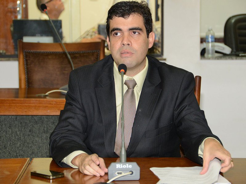 O secretário de Desenvolvimento de Palmas, Ricardo Ayres, deixou a pastapara reassumir sua vaga de deputado estadual na Assembleia Legislativa do Tocantins. De acordo com o parlamentar, o motivo da troca será a sua participação nas discussões e votação nas comissões do financiamento do estado para obras estruturantes no Tocantins e de infraestrutura para os municípios (Foto: Leonardo Lucena) O secretário de Desenvolvimento de Palmas, Ricardo Ayres, deixou a pastapara reassumir sua vaga de deputado estadual na Assembleia Legislativa do Tocantins. De acordo com o parlamentar, o motivo da troca será a sua participação nas discussões e votação nas comissões do financiamento do estado para obras estruturantes no Tocantins e de infraestrutura para os municípios