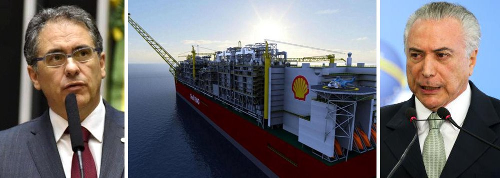 O líder do PT na Câmara, Carlos Zarattini (PT), afirmou nesta quarta-feira, 22, que o governo de Michel Temer transformou-se numa filial da Shell, após as revelações de que a petroleira anglo-holandesa fez lobby junto ao governo para alterar as regras dos leilões do pré-sal e levou "praticamente de graça" dois blocos de exploração; "De forma escancarada e rápida, Temer alterou as regras de tributação, a regulação ambiental e ainda sepultou as exigências de conteúdo nacional para a indústria do setor de gás e petróleo", afirma Zarattini; "O telegrama oficial da chancelaria inglesa é claro: uma das prioridades foi o afrouxamento das exigências de uso de conteúdo nacional na indústria do petróleo pois a medida beneficiaria diretamente as petroleiras britânicas", diz o líder petista (Foto: Aquiles Lins) O líder do PT na Câmara, Carlos Zarattini (PT), afirmou nesta quarta-feira, 22, que o governo de Michel Temer transformou-se numa filial da Shell, após as revelações de que a petroleira anglo-holandesa fez lobby junto ao governo para alterar as regras dos leilões do pré-sal e levou "praticamente de graça" dois blocos de exploração; "De forma escancarada e rápida, Temer alterou as regras de tributação, a regulação ambiental e ainda sepultou as exigências de conteúdo nacional para a indústria do setor de gás e petróleo", afirma Zarattini; "O telegrama oficial da chancelaria inglesa é claro: uma das prioridades foi o afrouxamento das exigências de uso de conteúdo nacional na indústria do petróleo pois a medida beneficiaria diretamente as petroleiras britânicas", diz o líder petista