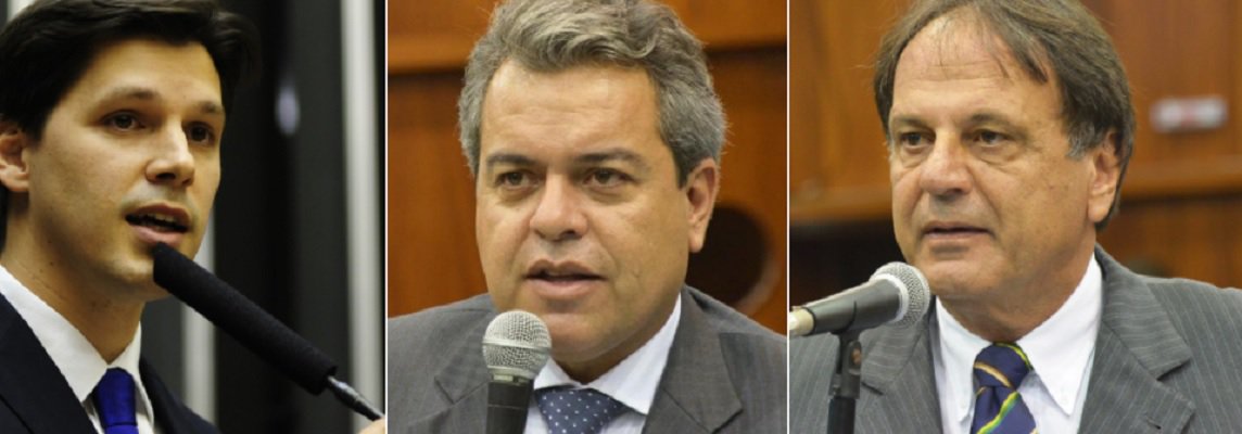 O deputado federal e presidente do PMDB goiano, Daniel Vilela, resolveu reagir publicamente aos ataques que sofreu de aliados; motivo central da crise envolve a paralisação da agenda do partido desde que Daniel foi delatado pela Odebrecht; deputado vinha liderando encontros regionais pelo interior do Estado/ Adib Elias (Catalão) e Ernesto Roller (Formosa) afirmaram que o partido está paralisado e ao mesmo, nos bastidores, articulam em favor da candidatura de Ronaldo Caiado; "Adib e Ernesto não falam em nome dos prefeitos", retrucou Daniel (Foto: José Barbacena) O deputado federal e presidente do PMDB goiano, Daniel Vilela, resolveu reagir publicamente aos ataques que sofreu de aliados; motivo central da crise envolve a paralisação da agenda do partido desde que Daniel foi delatado pela Odebrecht; deputado vinha liderando encontros regionais pelo interior do Estado/ Adib Elias (Catalão) e Ernesto Roller (Formosa) afirmaram que o partido está paralisado e ao mesmo, nos bastidores, articulam em favor da candidatura de Ronaldo Caiado; "Adib e Ernesto não falam em nome dos prefeitos", retrucou Daniel