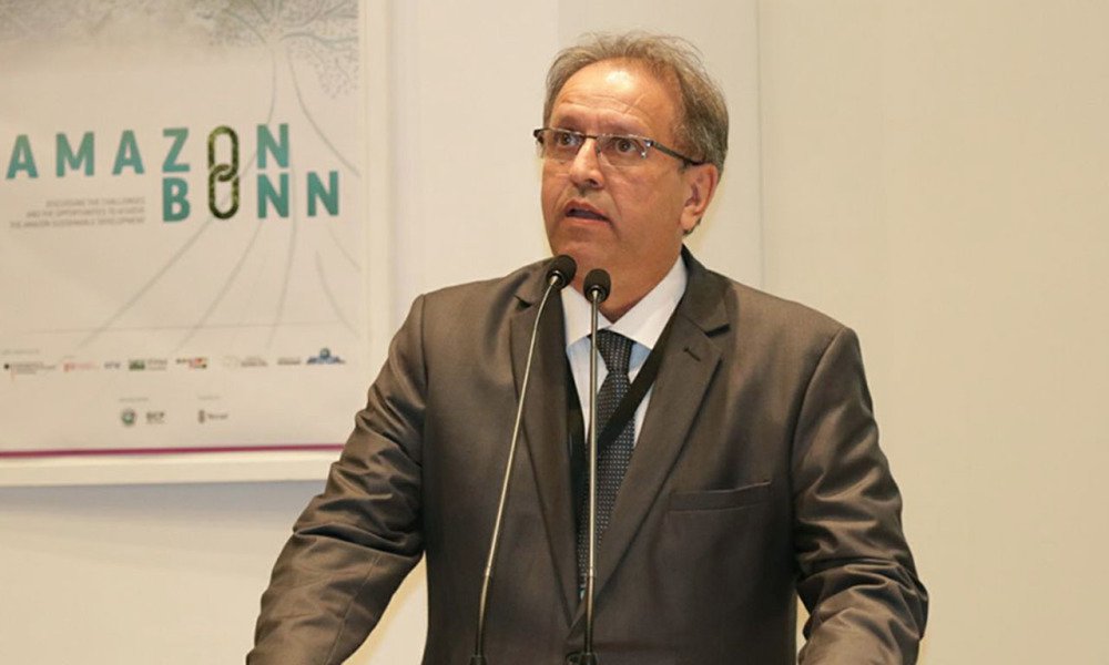 O governador do Tocantins, Marcelo Miranda, afirmou, durante participação na 23ª COP 23, na Alemanha, que o estado está pronto para apresentar os projetos para captar recursos na ordem de R$ 500 milhões que serão aportados pelos governos da Alemanha, do Reino Unido e da Noruega no Fundo Amazônia, para financiar projetos que ajudem a combater os efeitos das mudanças climáticas; o esforço extra ao caixa do Brasil ocorre em consequência da redução da taxa de desmatamento da Floresta Amazônica em 16%, de acordo com dados do Inpe, órgão vinculado ao Ministério de Ciência e Tecnologia (Foto: Leonardo Lucena) O governador do Tocantins, Marcelo Miranda, afirmou, durante participação na 23ª COP 23, na Alemanha, que o estado está pronto para apresentar os projetos para captar recursos na ordem de R$ 500 milhões que serão aportados pelos governos da Alemanha, do Reino Unido e da Noruega no Fundo Amazônia, para financiar projetos que ajudem a combater os efeitos das mudanças climáticas; o esforço extra ao caixa do Brasil ocorre em consequência da redução da taxa de desmatamento da Floresta Amazônica em 16%, de acordo com dados do Inpe, órgão vinculado ao Ministério de Ciência e Tecnologia