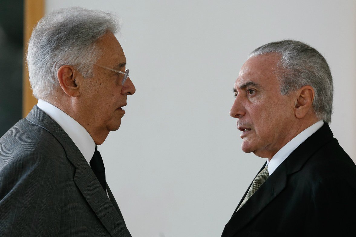 Jornalista Tales Faria, no Poder360, diz que Michel Temer assegurou, na segunda-feira, ao ex-presidente Fernando Henrique Cardoso e ao senador Tasso Jereissati que tem quatro votos a três no Tribunal Superior Eleitoral para não ser cassado; "A nota não diz se o plano é a separação da chapa ou a retirada do processo das acusações que não fizeram parte da petição inicial dos tucanos. Pode ser que tenha, mas o terreno é movediço até o dia 6", diz Fernando Brito, do Tijolaço (Foto: Aquiles Lins) Jornalista Tales Faria, no Poder360, diz que Michel Temer assegurou, na segunda-feira, ao ex-presidente Fernando Henrique Cardoso e ao senador Tasso Jereissati que tem quatro votos a três no Tribunal Superior Eleitoral para não ser cassado; "A nota não diz se o plano é a separação da chapa ou a retirada do processo das acusações que não fizeram parte da petição inicial dos tucanos. Pode ser que tenha, mas o terreno é movediço até o dia 6", diz Fernando Brito, do Tijolaço