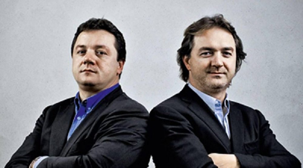 A Polícia Federal apreendeu áudios de Wesley Batista, do grupo J&F, na Operação Tendão de Aquiles, que investiga manipulação do mercado de ações por ele e seu irmão Joesley; Wesley conversa com dois interlocutores, um identificado como 'Rafa' e outro como 'Carlão'; '“Rafa, você viu mais com relação a limite pra fazer NDF nos outros banco, como é que ficou Goldman, como é que ficou Morgan Stanley? E do banco Original, nós não chegamos a ter 1 bilhão lá? Por que só 300?”, questiona o empresário (Foto: Romulo Faro) A Polícia Federal apreendeu áudios de Wesley Batista, do grupo J&F, na Operação Tendão de Aquiles, que investiga manipulação do mercado de ações por ele e seu irmão Joesley; Wesley conversa com dois interlocutores, um identificado como 'Rafa' e outro como 'Carlão'; '“Rafa, você viu mais com relação a limite pra fazer NDF nos outros banco, como é que ficou Goldman, como é que ficou Morgan Stanley? E do banco Original, nós não chegamos a ter 1 bilhão lá? Por que só 300?”, questiona o empresário