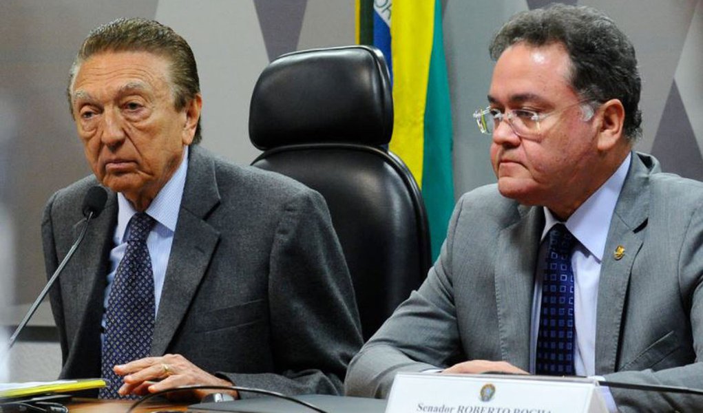 Os senadores Edison Lobão (PMDB e Roberto Rocha (PMSDB) usaram as redes sociais para tentar se explicar publicamente sobre a manobra de utilizarem para si metade dos R$ 160 milhões das emendas impositivas; é que anteriormente eles haviam firmado acordo com uma entidade ligada aos prefeitos garantindo que iriam priorizar projetos dos municípios (Foto: Voney Malta) Os senadores Edison Lobão (PMDB e Roberto Rocha (PMSDB) usaram as redes sociais para tentar se explicar publicamente sobre a manobra de utilizarem para si metade dos R$ 160 milhões das emendas impositivas; é que anteriormente eles haviam firmado acordo com uma entidade ligada aos prefeitos garantindo que iriam priorizar projetos dos municípios