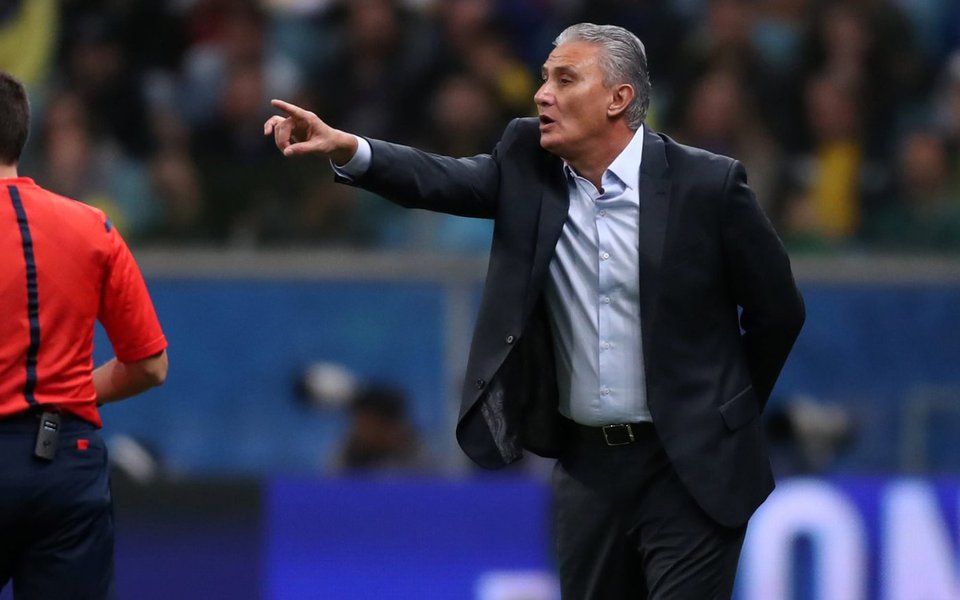Líder das eliminatórias sul-americanas da Copa do Mundo e já classificado para o Mundial da Rússia, em 2018, mas com uma atuação fraca no primeiro tempo, que levou a torcida a vaiar o time no intervalo, o Brasil melhorou na segunda etapa e derrotou o Equador por 2x0, na Arena Grêmio, em Porto Alegre, nesta quinta-feira (31) (Foto: Leonardo Attuch) Líder das eliminatórias sul-americanas da Copa do Mundo e já classificado para o Mundial da Rússia, em 2018, mas com uma atuação fraca no primeiro tempo, que levou a torcida a vaiar o time no intervalo, o Brasil melhorou na segunda etapa e derrotou o Equador por 2x0, na Arena Grêmio, em Porto Alegre, nesta quinta-feira (31)