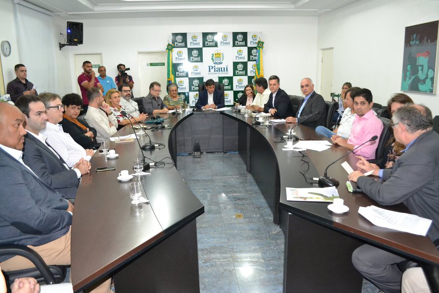 O Piauí se prepara para receber um novo volume de investimentos por meio do Fundo Internacional de Desenvolvimento Agrícola (Fida), agência internacional ligada a ONU; a instituição, que já tem convênio em andamento com o governo desde 2013, anunciou a disponibilidade de R$ 53 milhões para financiamento de ações, objetivando a redução da pobreza e geração de renda na região semiárida; o aditivo contratual a ser assinado estabelece que o governo desembolsará o mesmo que o Fida a título de contrapartida, ou seja, R$ 53 milhões, totalizando R$ 106 milhões investidos no campo (Foto: Leonardo Lucena) O Piauí se prepara para receber um novo volume de investimentos por meio do Fundo Internacional de Desenvolvimento Agrícola (Fida), agência internacional ligada a ONU; a instituição, que já tem convênio em andamento com o governo desde 2013, anunciou a disponibilidade de R$ 53 milhões para financiamento de ações, objetivando a redução da pobreza e geração de renda na região semiárida; o aditivo contratual a ser assinado estabelece que o governo desembolsará o mesmo que o Fida a título de contrapartida, ou seja, R$ 53 milhões, totalizando R$ 106 milhões investidos no campo