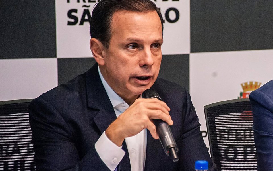 Depois que foi convidado para se filiar ao PMDB por Michel Temer, que é rejeitado por mais de 90% da população, o prefeito de São Paulo, João Doria (PSDB), se disse "feliz", com o convite, feito também pelo DEM, mas afirmou que ficará no PSDB; ele ressaltou a "amizade indivisível" com o governador Geraldo Alckmin (Foto: Aquiles Lins) Depois que foi convidado para se filiar ao PMDB por Michel Temer, que é rejeitado por mais de 90% da população, o prefeito de São Paulo, João Doria (PSDB), se disse "feliz", com o convite, feito também pelo DEM, mas afirmou que ficará no PSDB; ele ressaltou a "amizade indivisível" com o governador Geraldo Alckmin