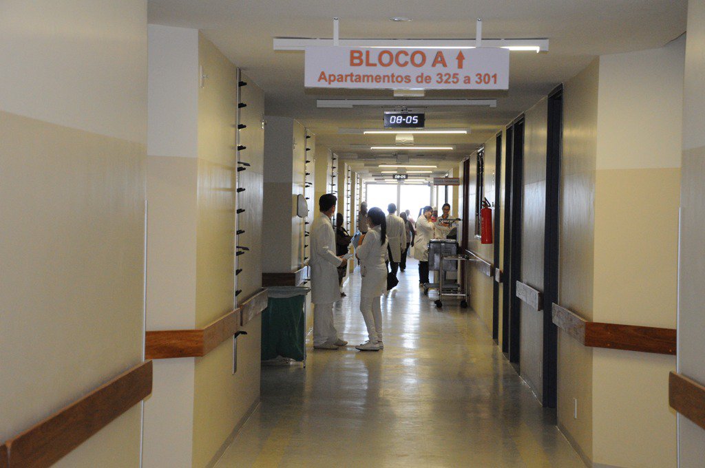 O governo do Tocantins informou que 96 novos leitos de enfermaria dispostos em 48 quartos já fazem parte da vida e do ambiente hospitalar de dezenas de pacientes do Hospital Geral de Palmas (HGP); o novo local, com quartos mais confortáveis e banheiros amplos e adaptados está acomodando pacientes que estavam no Anexo Provisório, uma tenda colocada provisoriamente na unidade ainda no ano de 2013 (Foto: Leonardo Lucena) O governo do Tocantins informou que 96 novos leitos de enfermaria dispostos em 48 quartos já fazem parte da vida e do ambiente hospitalar de dezenas de pacientes do Hospital Geral de Palmas (HGP); o novo local, com quartos mais confortáveis e banheiros amplos e adaptados está acomodando pacientes que estavam no Anexo Provisório, uma tenda colocada provisoriamente na unidade ainda no ano de 2013
