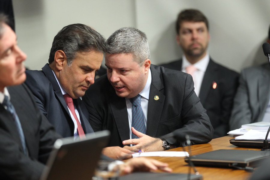 O ministro Edson Fachin, relator da Lava Jato no Supremo Tribunal Federal, autorizou a Polícia Federal a buscar registros de entrada e saída em prédios por pessoas do grupo político de Aécio Neves em locais onde os delatores revelaram ter sido entregue dinheiro de propina destinada ao senador tucano; Fachin deu 30 dias para que os investigadores apurem esses registros (Foto: Gisele Federicce) O ministro Edson Fachin, relator da Lava Jato no Supremo Tribunal Federal, autorizou a Polícia Federal a buscar registros de entrada e saída em prédios por pessoas do grupo político de Aécio Neves em locais onde os delatores revelaram ter sido entregue dinheiro de propina destinada ao senador tucano; Fachin deu 30 dias para que os investigadores apurem esses registros