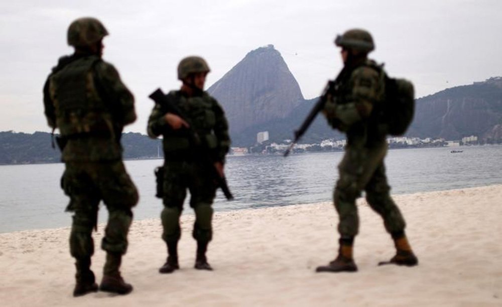 Militares durante patrulha no Rio de Janeiro. 19/07/2016. REUTERS/Ueslei Marcelino (Foto: Gisele Federicce) Militares durante patrulha no Rio de Janeiro. 19/07/2016. REUTERS/Ueslei Marcelino