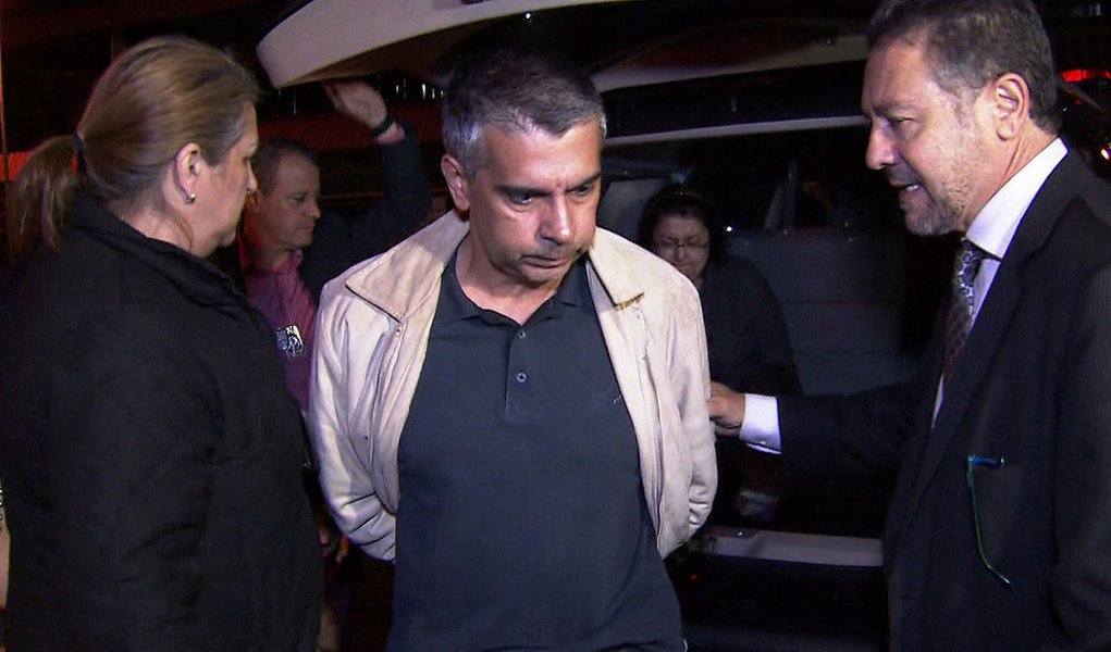 Com o objetivo de reduzir a sua pena de 10 anos de detenção, o ex-fiscal da Prefeitura de São Paulo Ronílson Bezerra decidiu negociar um acordo de delação premiada sobre a chamada máfia do ISS; durante as gestões de José Serra e Gilberto Kassab, a quadrilha cobrava propinas em troca de descontos no ISS cobrado de empresas (Foto: Charles Nisz) Com o objetivo de reduzir a sua pena de 10 anos de detenção, o ex-fiscal da Prefeitura de São Paulo Ronílson Bezerra decidiu negociar um acordo de delação premiada sobre a chamada máfia do ISS; durante as gestões de José Serra e Gilberto Kassab, a quadrilha cobrava propinas em troca de descontos no ISS cobrado de empresas