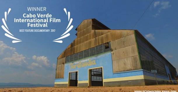 Beyond Fordlândia (2017, 75min) está se fazendo notar entre os aficionados do cinema documental e aos expectadores que assistem ao documentário escrito, produzido e dirigido por Marcos Colón. O filme aborda um conjunto de representações da Amazônia e de seu destino como territórios de utopias, aqui entendido como território de possibilidades, de desejos, de interesses (Foto: Marilene Corrêa da Silva Freitas) Beyond Fordlândia (2017, 75min) está se fazendo notar entre os aficionados do cinema documental e aos expectadores que assistem ao documentário escrito, produzido e dirigido por Marcos Colón. O filme aborda um conjunto de representações da Amazônia e de seu destino como territórios de utopias, aqui entendido como território de possibilidades, de desejos, de interesses
