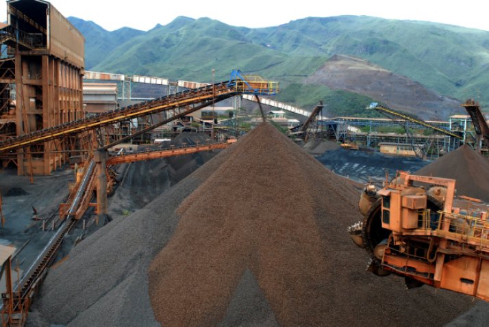 Embora Minas Gerais, maior exportadora de minérios do país junto com o Pará, tenha créditos a receber, em comparação ao que tem a pagar (algo em torno de R$ 135 bilhões) ao governo federal, tem sido tratada como colônia (Foto: Reginaldo Lopes) Embora Minas Gerais, maior exportadora de minérios do país junto com o Pará, tenha créditos a receber, em comparação ao que tem a pagar (algo em torno de R$ 135 bilhões) ao governo federal, tem sido tratada como colônia