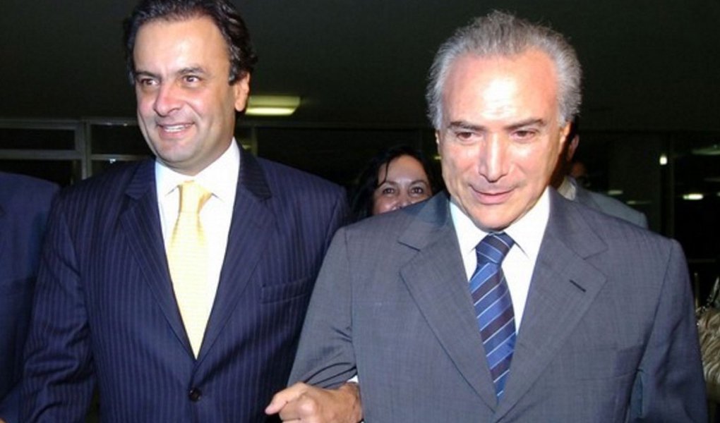 Depois de recuar no pedido de suspensão do inquérito aberto contra si pelo Supremo Tribunal Federal (STF), Michel Temer agora estuda pedir o fatiamento das investigações para separar as suspeitas que pesam contra ele daquelas apontadas contra o senador afastado Aécio Neves (PSDB-MG); defesa pretende contestar a competência do ministro Luis Edson Fachin, relator da Lava Jato no STF; "Acho que não há conexão fática e nem probatória" entre as condutas imputadas a Temer e ao esquema na Petrobras, disse o advogado de Temer, Antonio Mariz; expectativa de Temer é que o processo seja relatado por Gilmar Mendes? (Foto: Aquiles Lins) Depois de recuar no pedido de suspensão do inquérito aberto contra si pelo Supremo Tribunal Federal (STF), Michel Temer agora estuda pedir o fatiamento das investigações para separar as suspeitas que pesam contra ele daquelas apontadas contra o senador afastado Aécio Neves (PSDB-MG); defesa pretende contestar a competência do ministro Luis Edson Fachin, relator da Lava Jato no STF; "Acho que não há conexão fática e nem probatória" entre as condutas imputadas a Temer e ao esquema na Petrobras, disse o advogado de Temer, Antonio Mariz; expectativa de Temer é que o processo seja relatado por Gilmar Mendes?
