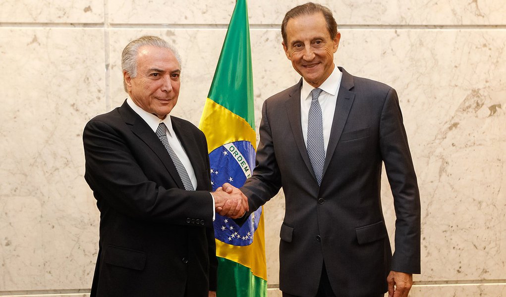 jornalista Andrea Sadi informa em seu blog que Michel Temer se encontrou em São Paulo, fora da agenda, o autodenominado "mula" de Eliseu Padilha, José Yunes, e o presidente da Fiesp, Paulo Skaf, que foi candidato a governador em 2014 e recebeu, segundo o doleiro Lúcio Funaro, dinheiro não contabilizado para sua campanha; Yunes confirmou o encontro, ocorrido na sexta-feira. "Foi um bate papo ameno e despretensioso entre amigos antigos", afirmou (Foto: Aquiles Lins) jornalista Andrea Sadi informa em seu blog que Michel Temer se encontrou em São Paulo, fora da agenda, o autodenominado "mula" de Eliseu Padilha, José Yunes, e o presidente da Fiesp, Paulo Skaf, que foi candidato a governador em 2014 e recebeu, segundo o doleiro Lúcio Funaro, dinheiro não contabilizado para sua campanha; Yunes confirmou o encontro, ocorrido na sexta-feira. "Foi um bate papo ameno e despretensioso entre amigos antigos", afirmou