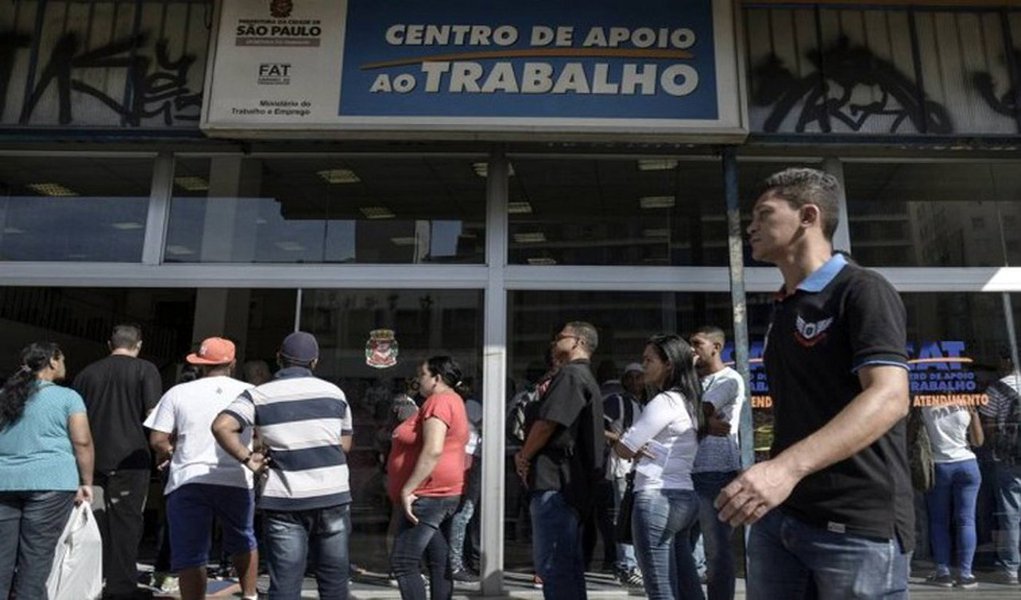 Taxa de desemprego na região metropolitana de São Paulo subiu para 17,1% em janeiro, ante 14% em igual mês de 2016, segundo a pesquisa mensal da Fundação Seade e do Dieese; número de desempregados foi estimado em 1,883 milhão, acréscimo de 88 mil em relação a dezembro (aumento de 4,9%) e de 334 mil em 12 meses, crescimento de 21,6% (Foto: Aquiles Lins) Taxa de desemprego na região metropolitana de São Paulo subiu para 17,1% em janeiro, ante 14% em igual mês de 2016, segundo a pesquisa mensal da Fundação Seade e do Dieese; número de desempregados foi estimado em 1,883 milhão, acréscimo de 88 mil em relação a dezembro (aumento de 4,9%) e de 334 mil em 12 meses, crescimento de 21,6%