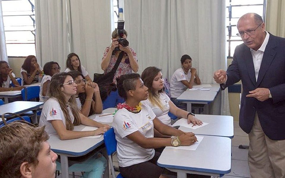 Pesquisa da Apeoesp mostra que regiões pobres concentram as escolas mais violentas. O quadro confirma a ausência de políticas públicas para as populações que mais necessitam; leia reportagem de Cida de Oliveira, na Rede Brasil Atual (Foto: Leonardo Attuch) Pesquisa da Apeoesp mostra que regiões pobres concentram as escolas mais violentas. O quadro confirma a ausência de políticas públicas para as populações que mais necessitam; leia reportagem de Cida de Oliveira, na Rede Brasil Atual