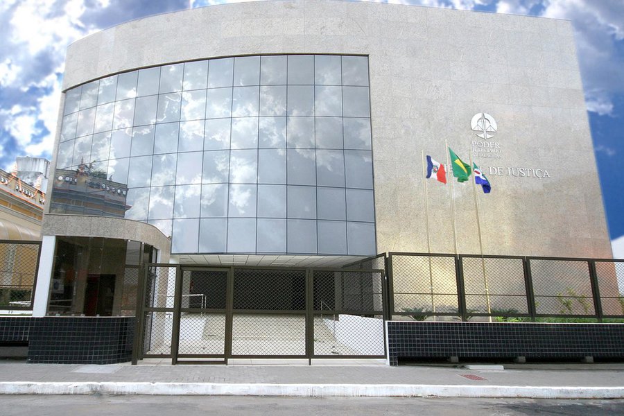 Pela segunda vez, foi adiado o julgamento de ação penal contra o deputado estadual João Beltrão – pai de Marx Beltrão, ministro do Turismo; ele é acusado de ser o mandante do assassinato do cabo José Gonçalves da Silva Filho, ocorrido em maio de 1996; o motivo do novo adiantamento foi a falta de quórum de desembargadores no plenário do Tribunal de Justiça de Alagoas (TJ/AL) (Foto: Voney Malta) Pela segunda vez, foi adiado o julgamento de ação penal contra o deputado estadual João Beltrão – pai de Marx Beltrão, ministro do Turismo; ele é acusado de ser o mandante do assassinato do cabo José Gonçalves da Silva Filho, ocorrido em maio de 1996; o motivo do novo adiantamento foi a falta de quórum de desembargadores no plenário do Tribunal de Justiça de Alagoas (TJ/AL)