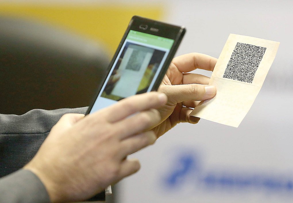 Brasília - A nova Carteira de Habilitação (CNH) com o QR Code já implementado foi apresentada hoje (José Cruz/Agência Brasil) (Foto: José Barbacena) Brasília - A nova Carteira de Habilitação (CNH) com o QR Code já implementado foi apresentada hoje (José Cruz/Agência Brasil)