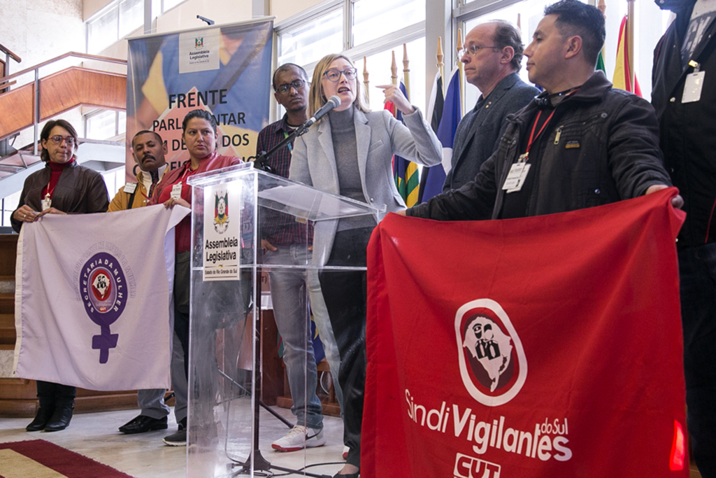 18/08/2017 - PORTO ALEGRE, RS - Lançamento da Frente Parlamentar em Defesa dos Correios no Salão Júlio de Castilhos da AL. Foto: Maia Rubim/ (Foto: Leonardo Lucena) 18/08/2017 - PORTO ALEGRE, RS - Lançamento da Frente Parlamentar em Defesa dos Correios no Salão Júlio de Castilhos da AL. Foto: Maia Rubim/