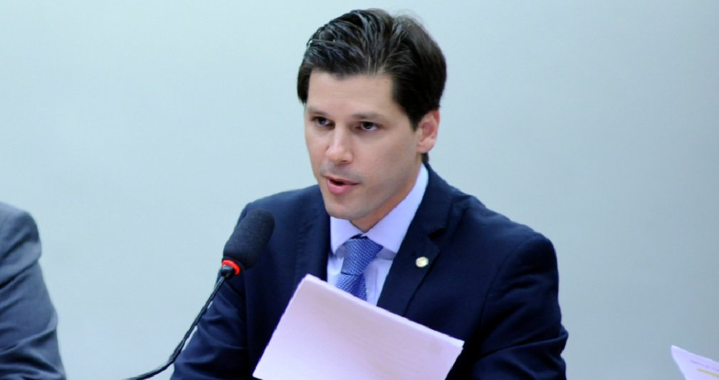 Atual presidente do PMDB goiano, o deputado federal Daniel Vilela foi contra a convocação dos empresários Joesley e Wesley Batista para prestar depoimento na CPI do BNDES, em 2015; por 15 votos a 9, incluindo o contrário de Daniel, a Comissão rejeitou a convocação dos irmãos Batista; na eleição de 2014, o então candidato Daniel Vilela recebeu R$ 250 mil em doações da JBS, de acordo com as prestações de contas publicadas no site do TSE; Daniel também era apoiador da pré-candidatura de Júnior Friboi, irmão de Joesley e Wesley, ao governo de Goiás em 2014; Friboi chegou ao PMDB bancado por Michel Temer, que esteve na grande festa de filiação em Goiânia, em 2013 (Foto: José Barbacena) Atual presidente do PMDB goiano, o deputado federal Daniel Vilela foi contra a convocação dos empresários Joesley e Wesley Batista para prestar depoimento na CPI do BNDES, em 2015; por 15 votos a 9, incluindo o contrário de Daniel, a Comissão rejeitou a convocação dos irmãos Batista; na eleição de 2014, o então candidato Daniel Vilela recebeu R$ 250 mil em doações da JBS, de acordo com as prestações de contas publicadas no site do TSE; Daniel também era apoiador da pré-candidatura de Júnior Friboi, irmão de Joesley e Wesley, ao governo de Goiás em 2014; Friboi chegou ao PMDB bancado por Michel Temer, que esteve na grande festa de filiação em Goiânia, em 2013