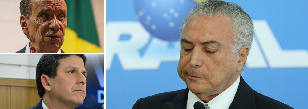 Como ratos pressentindo que o navio de Michel Temer está na iminência de afundar, o PSDB, principal apoiador de Temer, deverá todos os cargos que tem no governo; rompimento está sendo discutido pelos líderes tucanos, que deverão divulgar uma nota com a posição final ainda nesta quinta (18); consenso que se forma é de que só isso garantirá a sobrevivência mínima do partido. O partido tem quatro ministros no governo, e um deles (Bruno Araújo, Cidades) já defendia o desembarque na noite de quarta (17) (Foto: Gisele Federicce) Como ratos pressentindo que o navio de Michel Temer está na iminência de afundar, o PSDB, principal apoiador de Temer, deverá todos os cargos que tem no governo; rompimento está sendo discutido pelos líderes tucanos, que deverão divulgar uma nota com a posição final ainda nesta quinta (18); consenso que se forma é de que só isso garantirá a sobrevivência mínima do partido. O partido tem quatro ministros no governo, e um deles (Bruno Araújo, Cidades) já defendia o desembarque na noite de quarta (17)