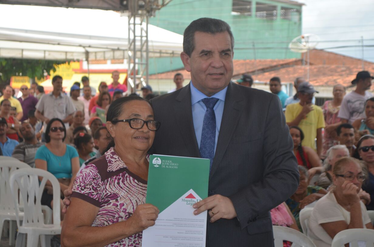 O Conselho Nacional de Justiça (CNJ) arquivou um dos processos contra o desembargador afastado do Tribunal de Justiça de Alagoas, Washington Luiz Damasceno Freitas; caso está relacionado a uma liminar concedida por ele a um prefeito afastado do cargo em troca de apoio político; o desembargador está afastado do cargo desde junho de 2016 e tem ainda outros dois processos pendentes no CNJ (Foto: Voney Malta) O Conselho Nacional de Justiça (CNJ) arquivou um dos processos contra o desembargador afastado do Tribunal de Justiça de Alagoas, Washington Luiz Damasceno Freitas; caso está relacionado a uma liminar concedida por ele a um prefeito afastado do cargo em troca de apoio político; o desembargador está afastado do cargo desde junho de 2016 e tem ainda outros dois processos pendentes no CNJ