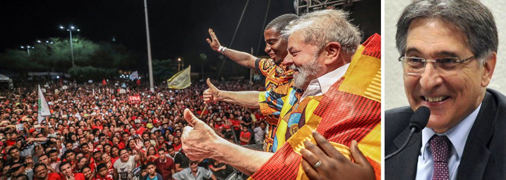 O ex-presidente Lula viajou de Teresina (PI) a Timon (MA) no ônibus em que estão jornalistas e comunicadores de veículos alternativos. São aproximadamente 20 a 25 pessoas que estão cobrindo a caravana desde Salvador e que vão se revezando; na conversa de aproximadamente 20 minutos Lula antecipou que vai continuar viajando de ônibus pelo Brasil e que o próximo destino deve ser Minas Gerais; segundo o jornalista Renato Rovai, o governador Pimentel já tem um trajeto pronto para 12 dias; Lula ainda disse que neste período esqueceu do processo da Lava Jato e que só vai se preocupar com isso no dia 13, quando terá nova audiência (Foto: Aquiles Lins) O ex-presidente Lula viajou de Teresina (PI) a Timon (MA) no ônibus em que estão jornalistas e comunicadores de veículos alternativos. São aproximadamente 20 a 25 pessoas que estão cobrindo a caravana desde Salvador e que vão se revezando; na conversa de aproximadamente 20 minutos Lula antecipou que vai continuar viajando de ônibus pelo Brasil e que o próximo destino deve ser Minas Gerais; segundo o jornalista Renato Rovai, o governador Pimentel já tem um trajeto pronto para 12 dias; Lula ainda disse que neste período esqueceu do processo da Lava Jato e que só vai se preocupar com isso no dia 13, quando terá nova audiência