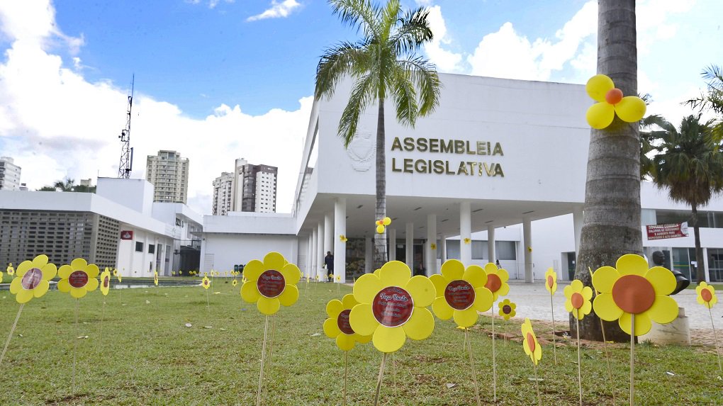 O deputado José Vitti (PSDB) continua inovando em sua gestão à frente da Assembleia Legislativa. Dessa vez, lançou o Gabinete Virtual, uma ferramenta que vai auxiliar o trabalho dos deputados, principalmente nas bases pelo interior do Estado, pois permite que alguns sistemas usados na atividade parlamentar seja acessado de forma remota usando um computador ou celular conectado à internet; novidade foi desenvolvida pela secretaria de Tecnologia da Informação e pensada para que os servidores tenham praticidade na realização de algumas atividades (Foto: José Barbacena) O deputado José Vitti (PSDB) continua inovando em sua gestão à frente da Assembleia Legislativa. Dessa vez, lançou o Gabinete Virtual, uma ferramenta que vai auxiliar o trabalho dos deputados, principalmente nas bases pelo interior do Estado, pois permite que alguns sistemas usados na atividade parlamentar seja acessado de forma remota usando um computador ou celular conectado à internet; novidade foi desenvolvida pela secretaria de Tecnologia da Informação e pensada para que os servidores tenham praticidade na realização de algumas atividades
