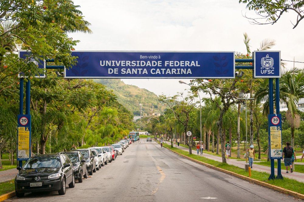 As denúncias de desvio de recursos do programa Universidade Aberta do Brasil (UAB) na Universidade Federal de Santa Catarina (UFSC) apuradas na Operação Ouvidos Moucos, deflagrada hoje (14) pela Polícia Federal (PF), eram de conhecimento da Coordenação de Aperfeiçoamento de Pessoal de Ensino Superior (Capes) desde maio deste ano (Foto: Aquiles Lins) As denúncias de desvio de recursos do programa Universidade Aberta do Brasil (UAB) na Universidade Federal de Santa Catarina (UFSC) apuradas na Operação Ouvidos Moucos, deflagrada hoje (14) pela Polícia Federal (PF), eram de conhecimento da Coordenação de Aperfeiçoamento de Pessoal de Ensino Superior (Capes) desde maio deste ano